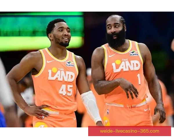 哈登关键时刻绝杀贡献19分带队六人上双收获连胜